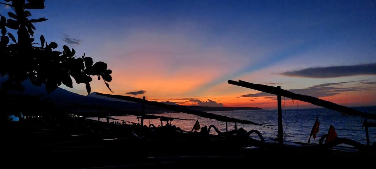 The Shooting Star Homestay Amed Extérieur photo